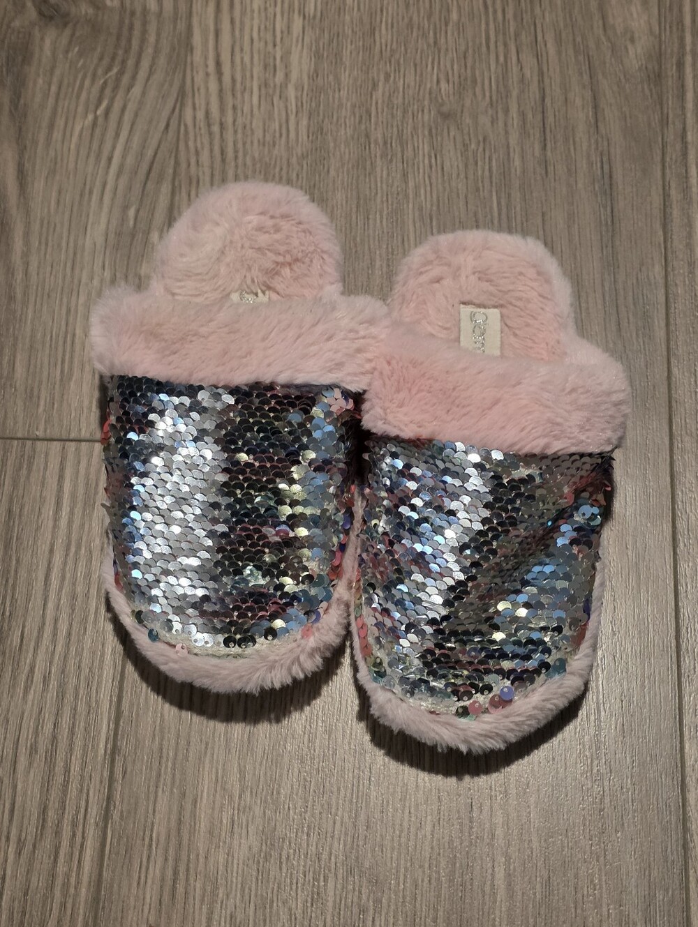 Slippers - Picture 2 of 3